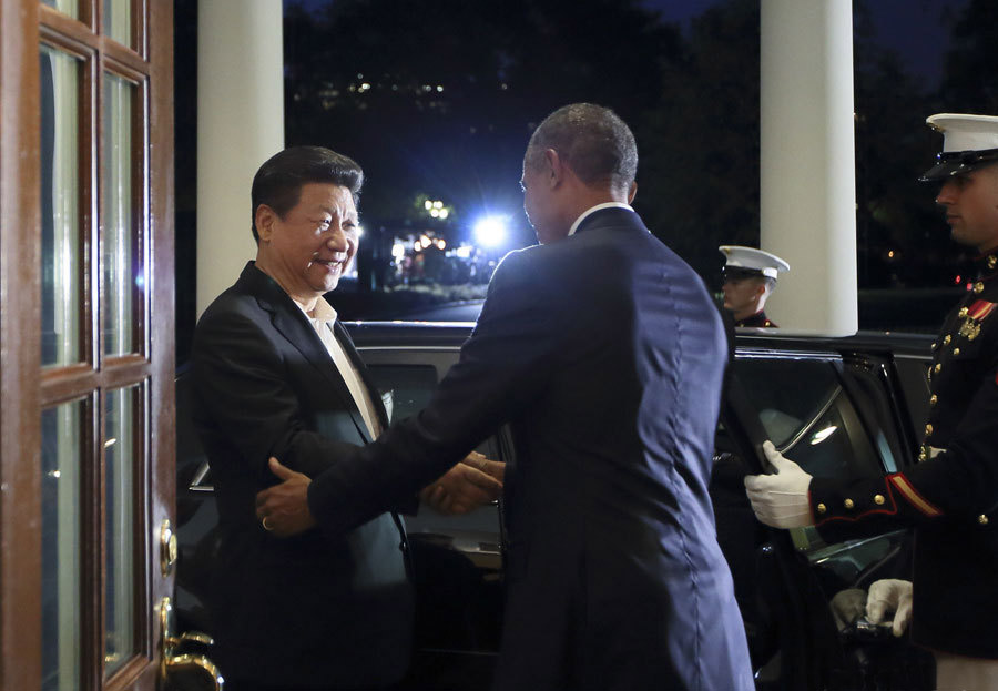 9月24日晚，国家主席习近平应美国总统奥巴马邀请来到白宫。奥巴马在门前热情迎接。然后，两国元首沿宾夕法尼亚大街一同步行前往布莱尔国宾馆举行会晤。.jpg