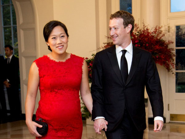 1443238304942987.jpg Facebook CEO扎克伯格(Mark Zuckerberg)和他的华裔妻子普莉希拉·陈到场参加国宴。.jpg