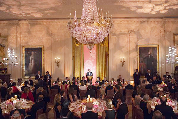 1443258567298319.jpg 奥巴马向出席嘉宾至祝酒辞。.jpg