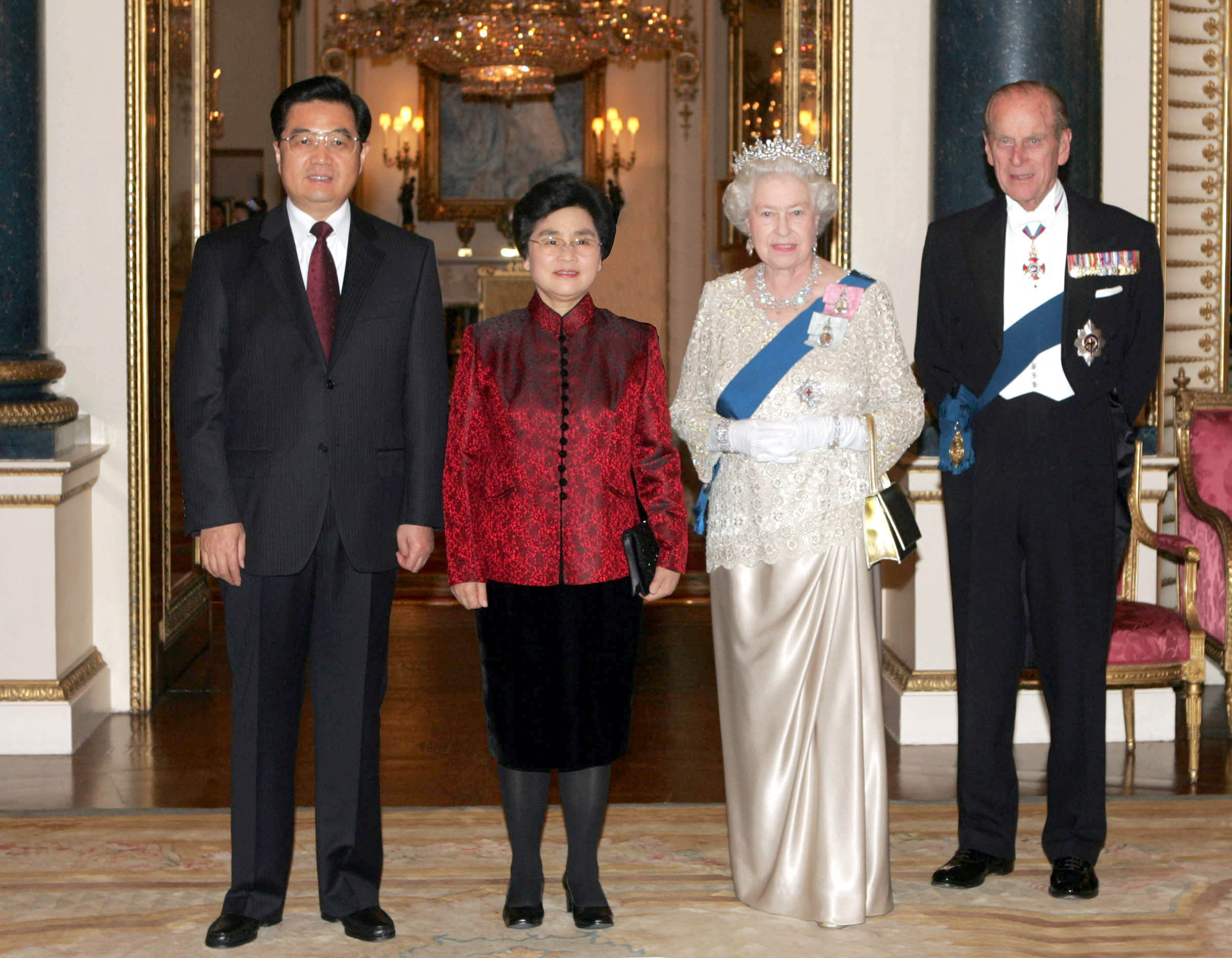 2005年11月8日，英国女王伊丽莎白二世在伦敦白金汉宫举行盛大欢迎宴会，热烈欢迎时任中国国家主席胡锦涛和夫人刘永清对英国进行国事访问。.jpg