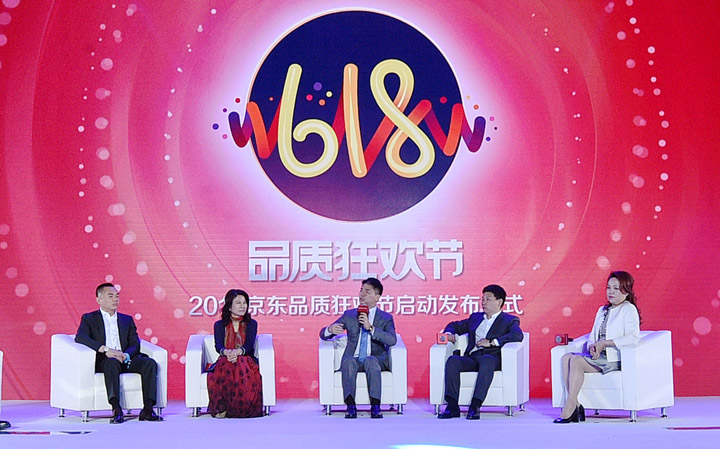 刘强东与董明珠,余承东,孙伊萍,李厚霖4位厂商大佬展开高峰对话.jpg