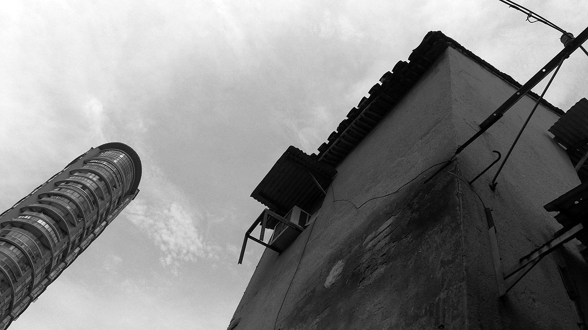 1466603490384076.jpg 9破屋和豪宅.jpg