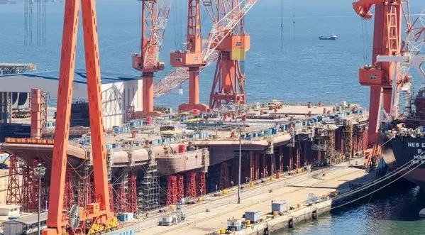 A▲ 网友曝光的国产航母舰岛安装图.png