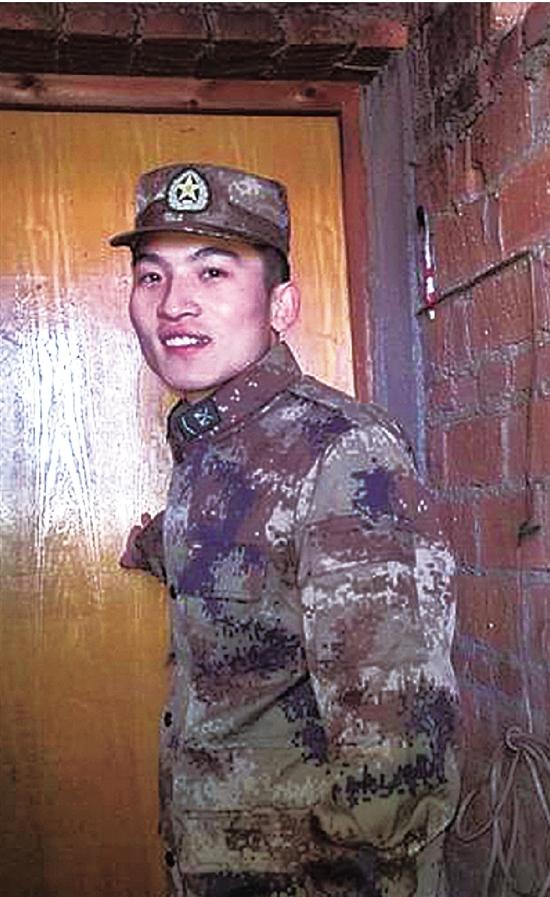 中国军人:负重前行只为你能岁月静好 中国军人:负重前行只为你能岁月静好