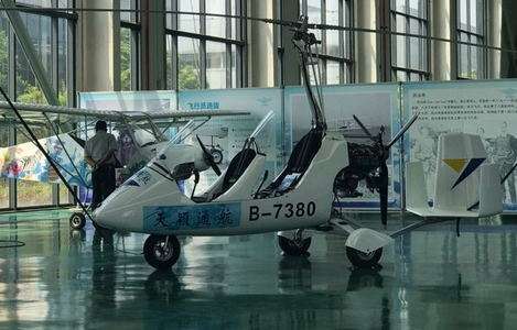 8.8万学开飞机!重庆成都联手打造飞行员 - 21财