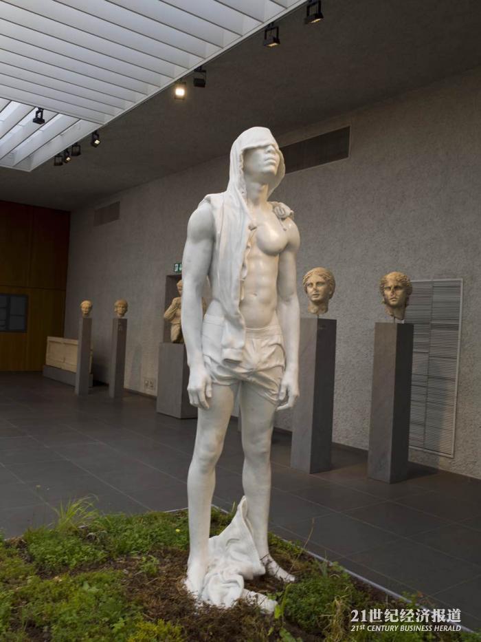 Reza Aramesh, Site of the Fall, Study of the Renaissance Garden, 2016-2017(Antikenmuseum, Basel).jpg