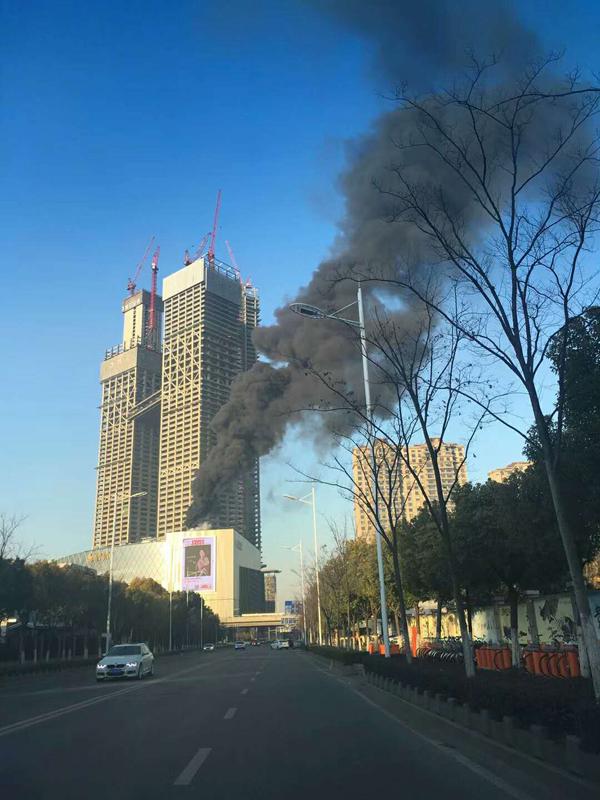 亞洲最大購物中心金鷹世界失火 現場濃煙滾滾