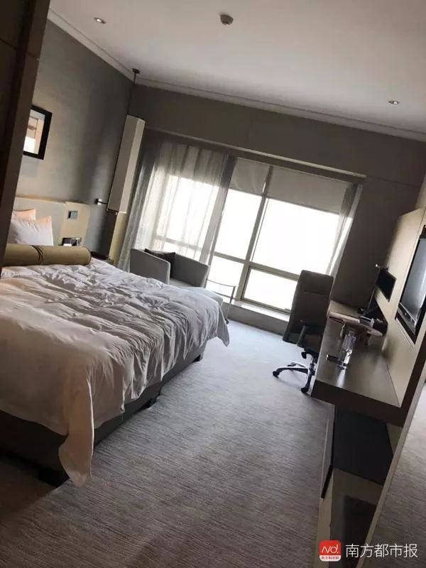 星级酒店床上有根立起的针,她大腿被扎出血!酒店这样回应