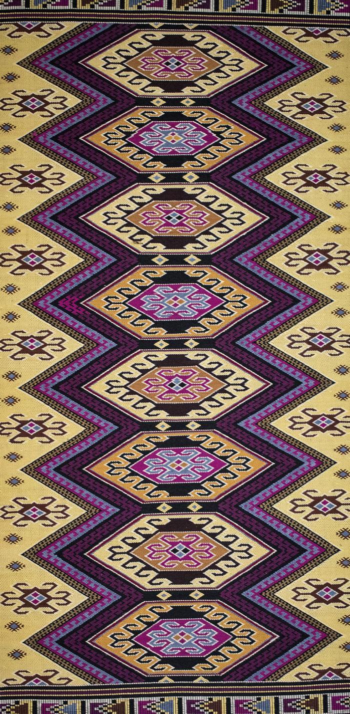 西兰卡普的织锦纹样流传至今有三百多种,纹样的创作通过模仿自然,综合