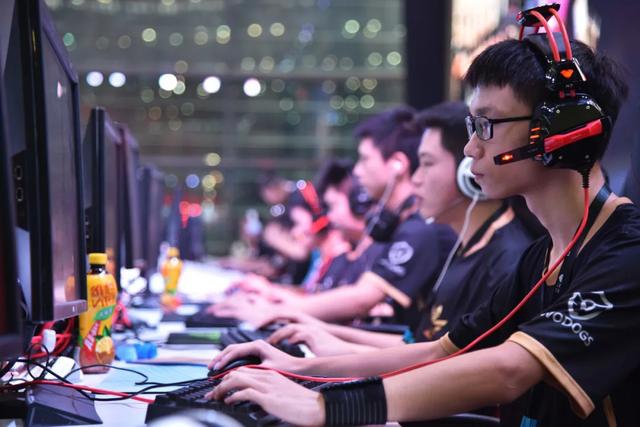 陪打王者荣耀,月入8000,赚到房子首付,谁说玩游戏不挣钱?