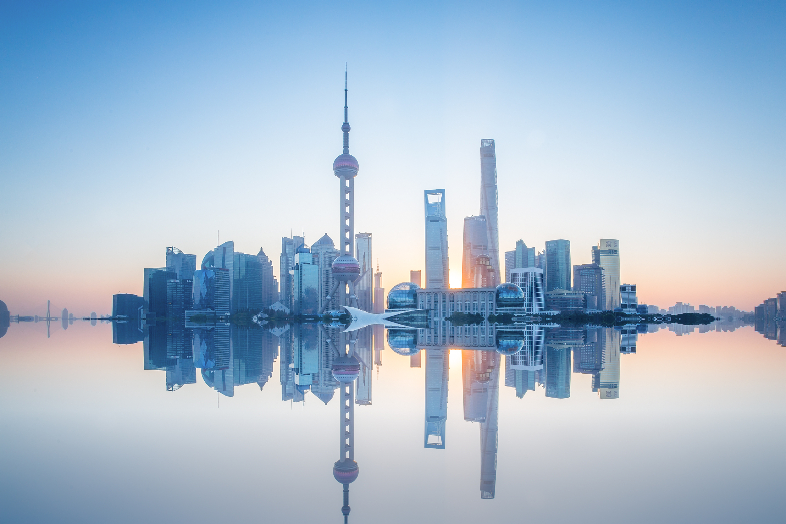 上海市政府常务会议部署推进复工复产和经济恢复，切实促投资、稳外贸、扩消费
