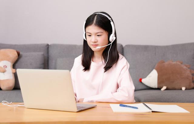 在线教育公司狂揽10万员工，高中老师要求毕业于一本及以上院校