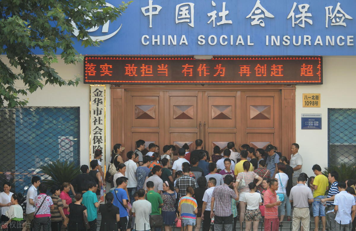 工作30年，每月交500元，退休后能有多少养老金？