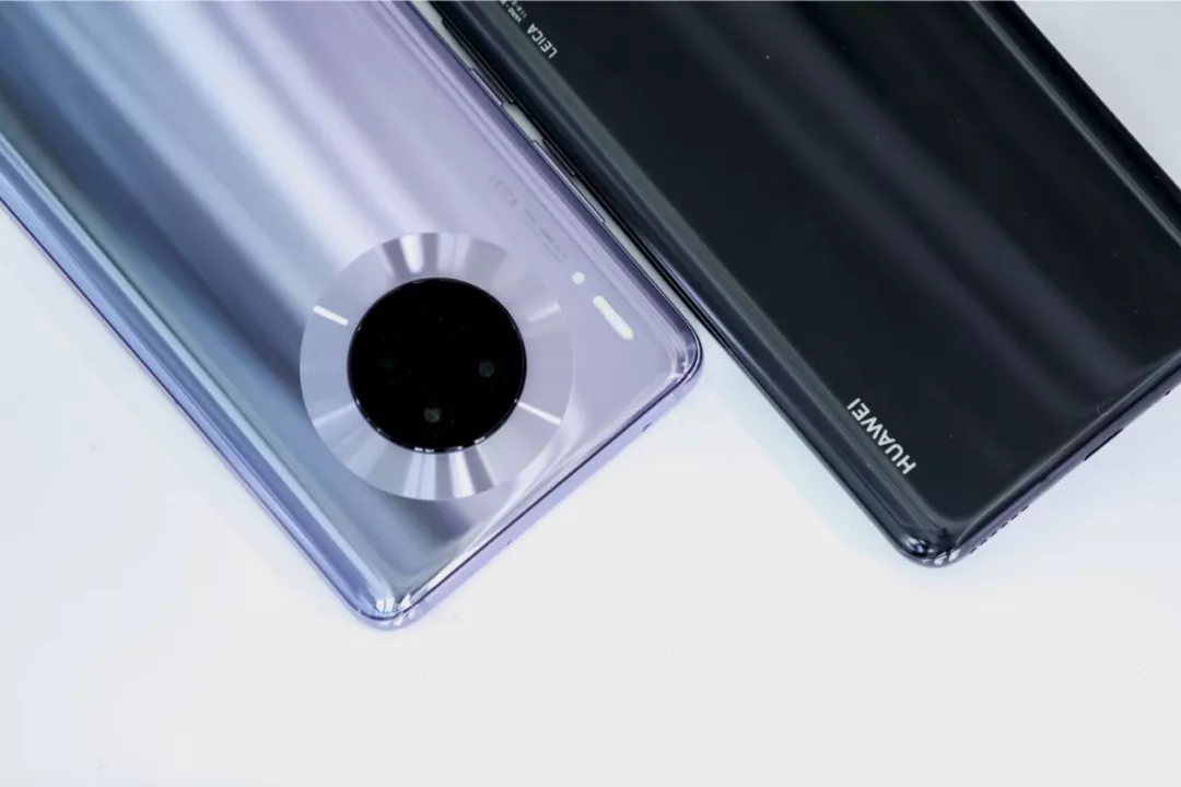 华为断供日，苹果三星抢市场