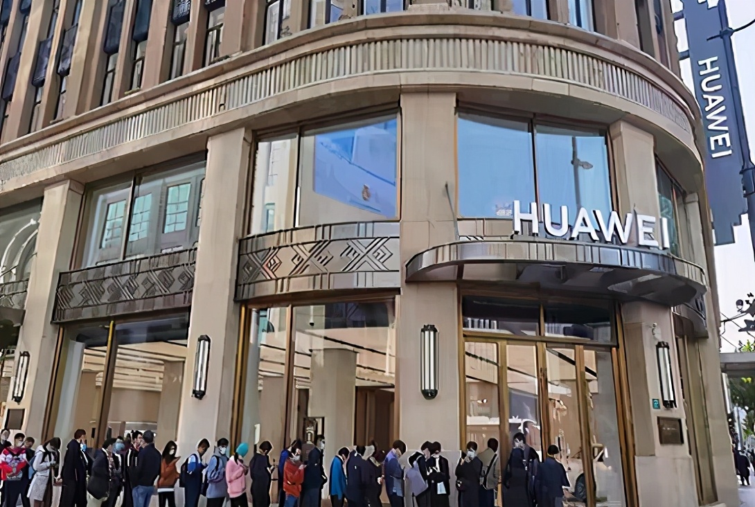 华为Mate 40国行版未售先热，风头盖过iPhone 12