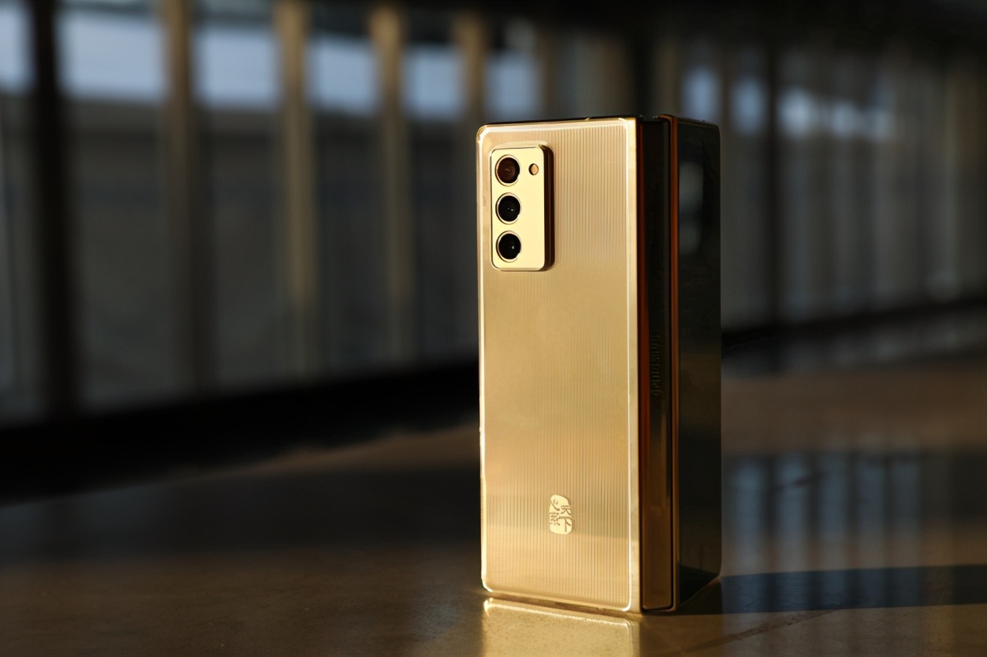 折叠屏+5G，三星这款超高端手机定价19999