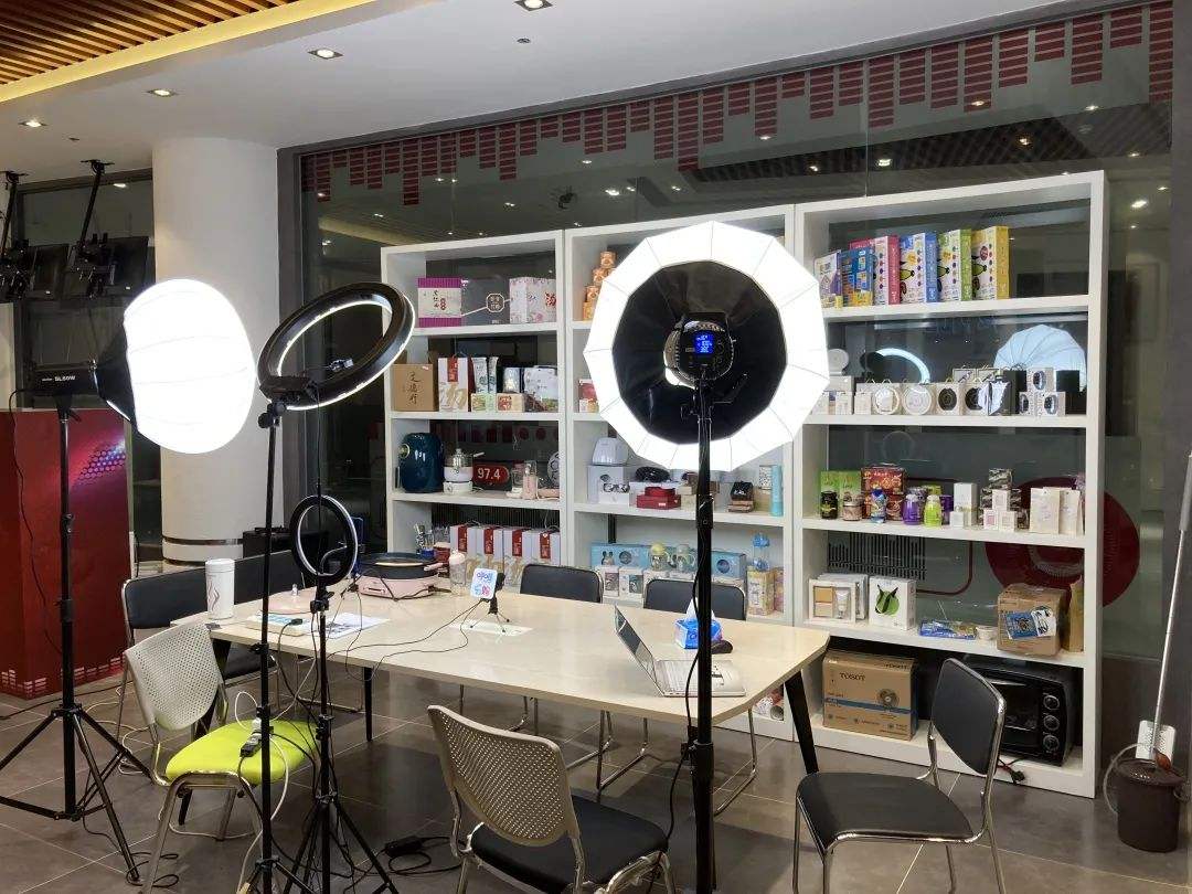 大V、KOL火翻天，签MCN当网红？年轻人清醒点