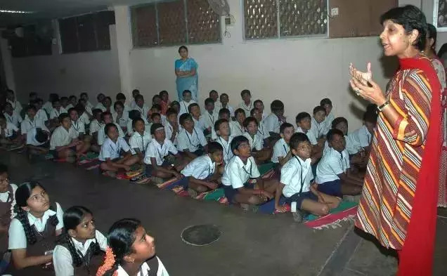 苹果代工厂被砸，印度上演国际版“投资不过山海关”