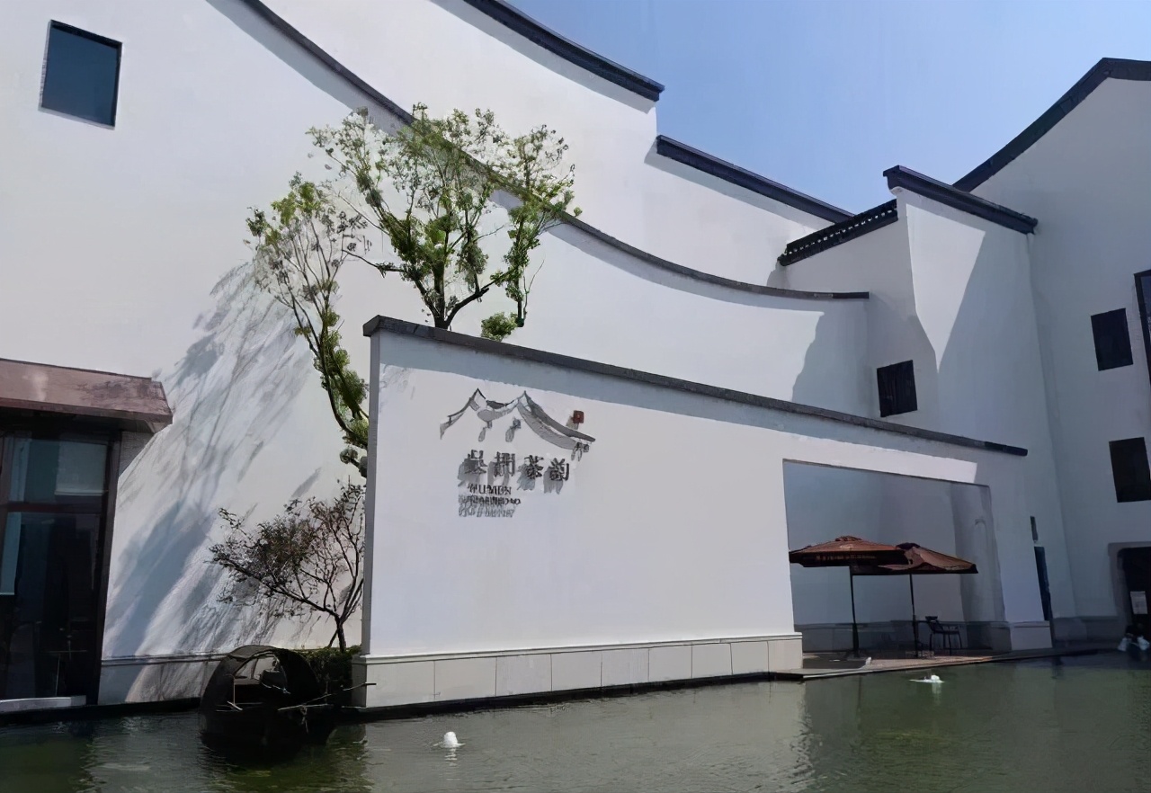 在中国，交通正在成为一门留住人的生意