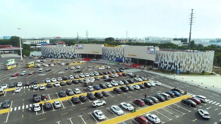 在中国，交通正在成为一门留住人的生意