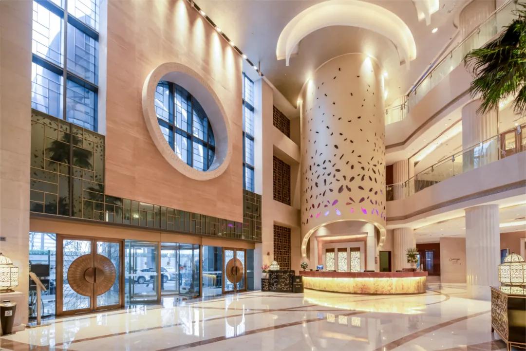 美团入股东呈酒店传闻背后，与携程在中高端领域必有一战？