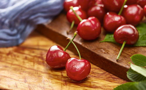 年度最大骗局：被中国人捧起的超级网红，终于跌下神坛