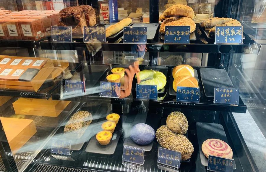 探店|日售千杯,32元的枸杞拿铁是351岁同仁堂“良药”?