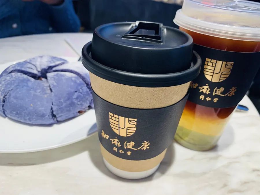 探店|日售千杯,32元的枸杞拿铁是351岁同仁堂“良药”?