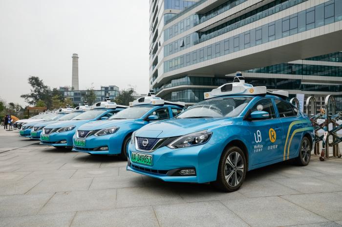 广州自动驾驶出租汽车吸引了众多市民的目光