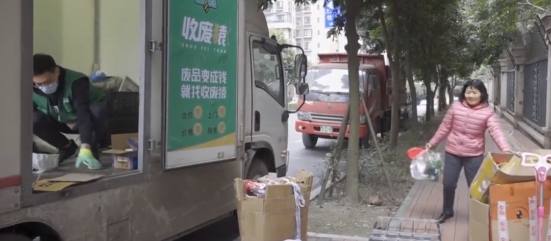 海归硕士辞职“拾荒”月入达5万！你看不上的职业原来这么暴利