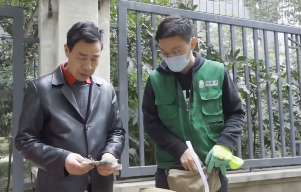 海归硕士辞职“拾荒”月入达5万！你看不上的职业原来这么暴利