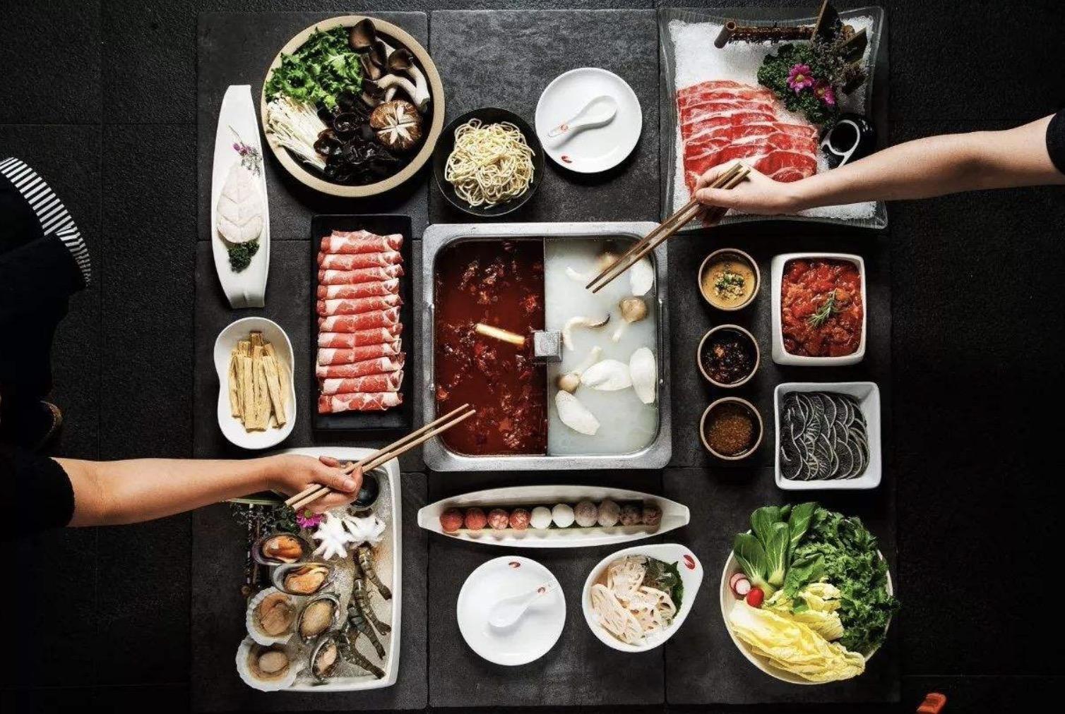 “奇葩”海底捞，去年利润暴跌90%，股价却疯涨