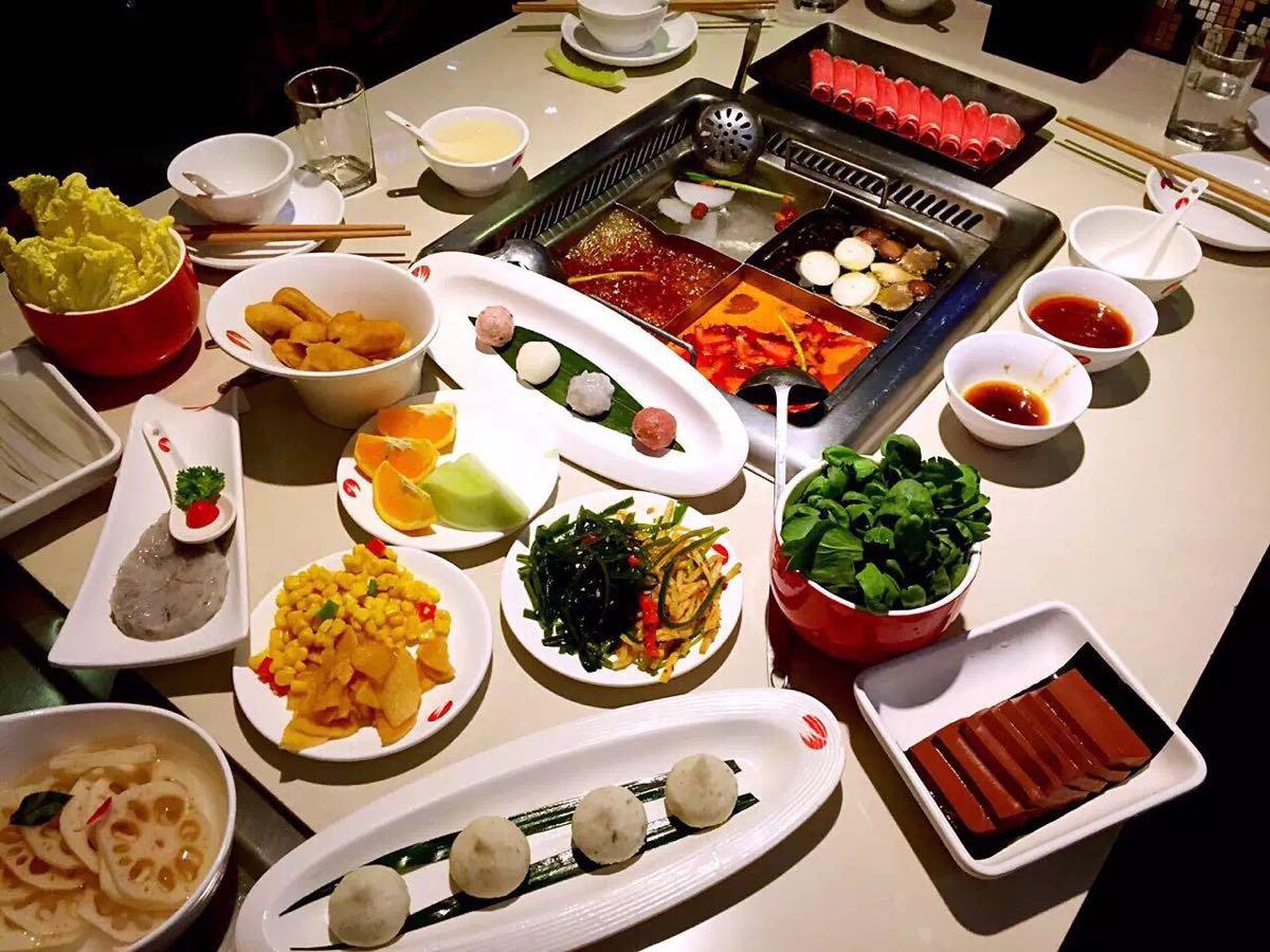 “奇葩”海底捞，去年利润暴跌90%，股价却疯涨