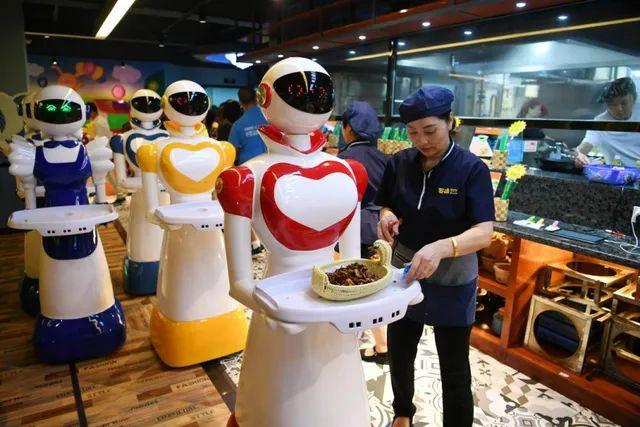 餐饮机器人再掀新浪潮!距离取代人工还有多远?