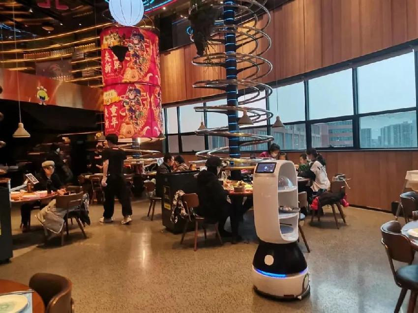餐饮机器人再掀新浪潮!距离取代人工还有多远?