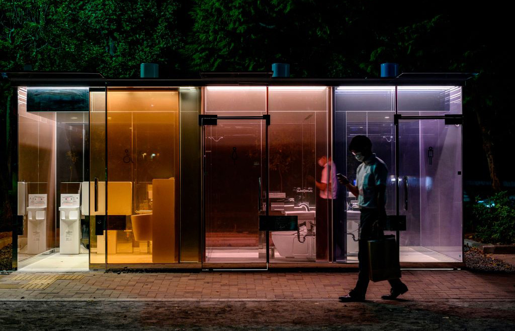 透明厕所，你敢上吗？