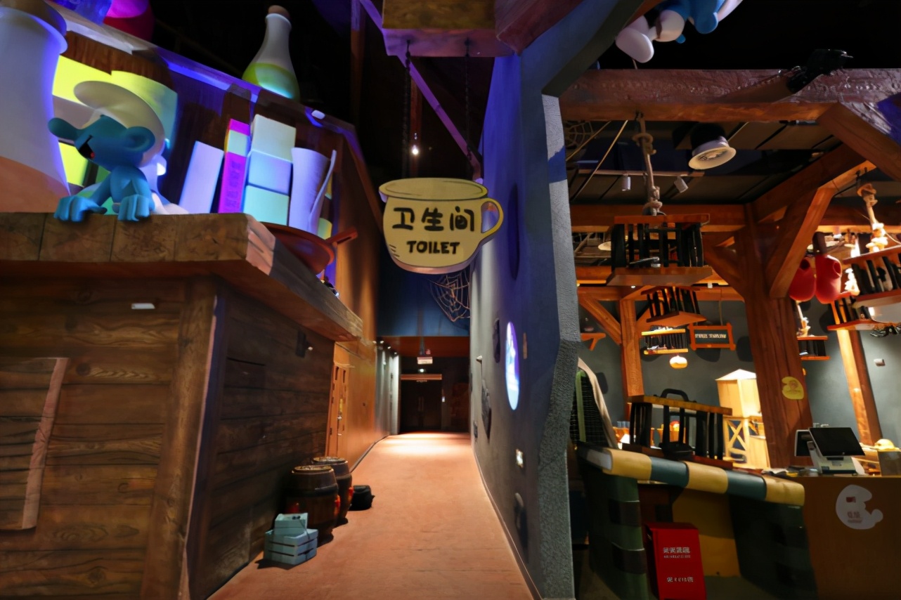 透明厕所，你敢上吗？