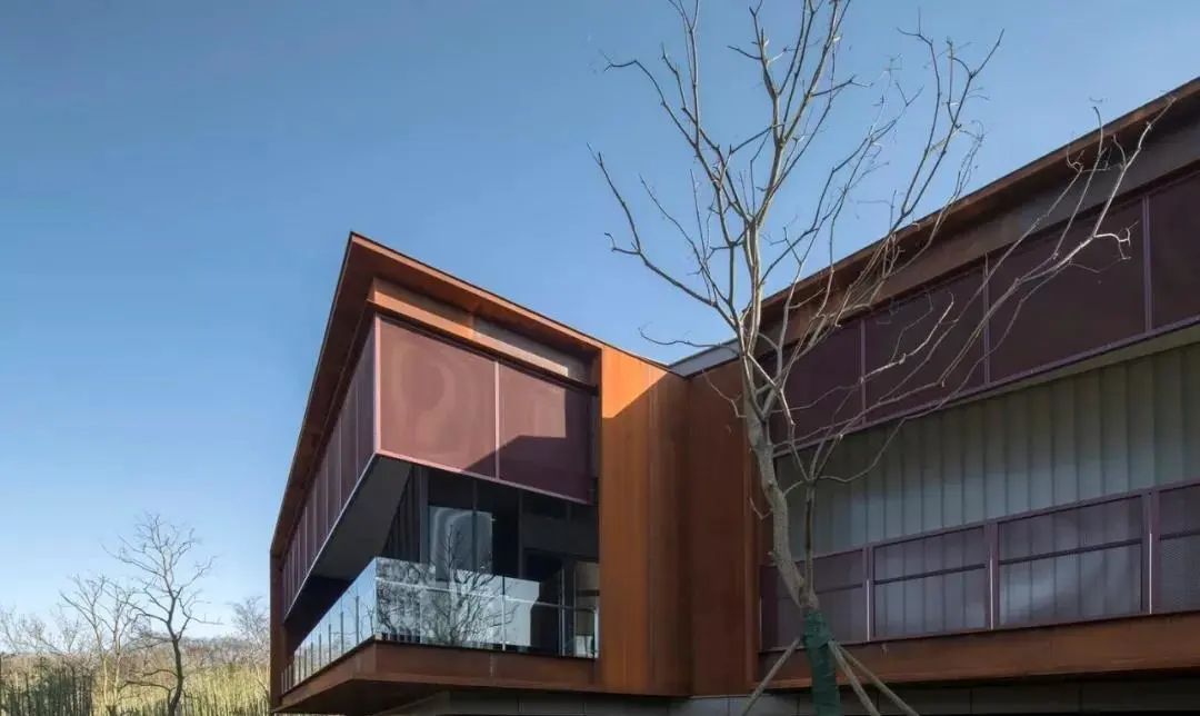 透明厕所，你敢上吗？