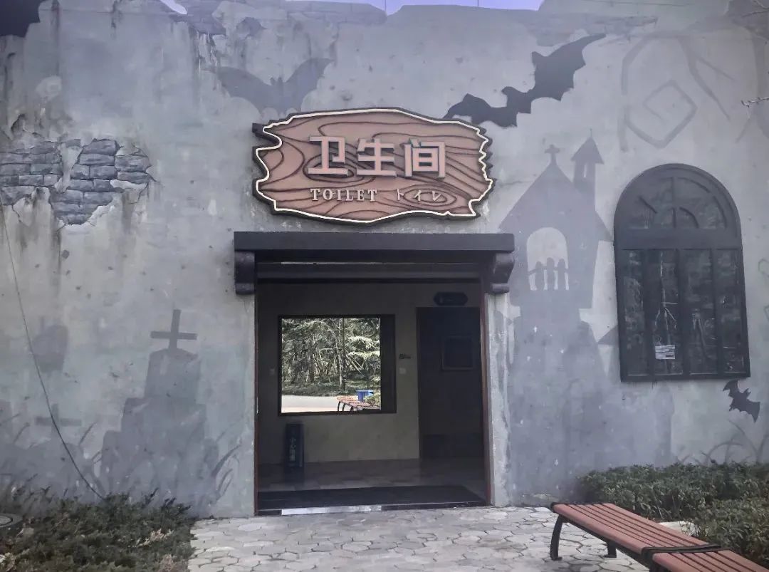 透明厕所，你敢上吗？