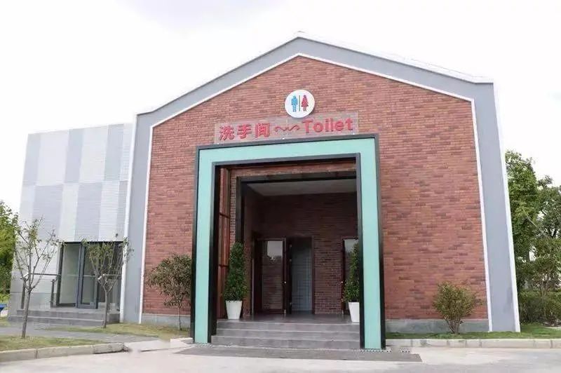 透明厕所，你敢上吗？