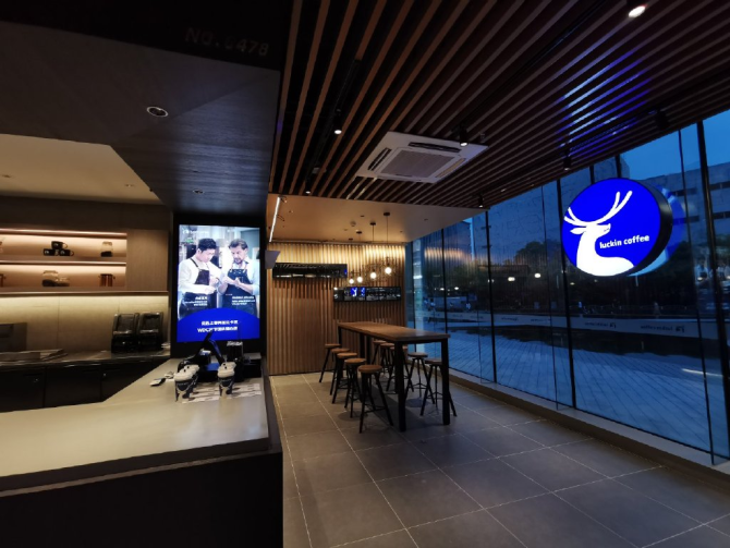 新知达人, 陆正耀、钱治亚再开咖啡店:老套路谁买单?