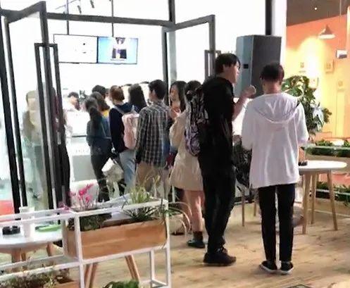 月入2万，与餐厅勾结！餐饮黄牛产业链有多“火”？