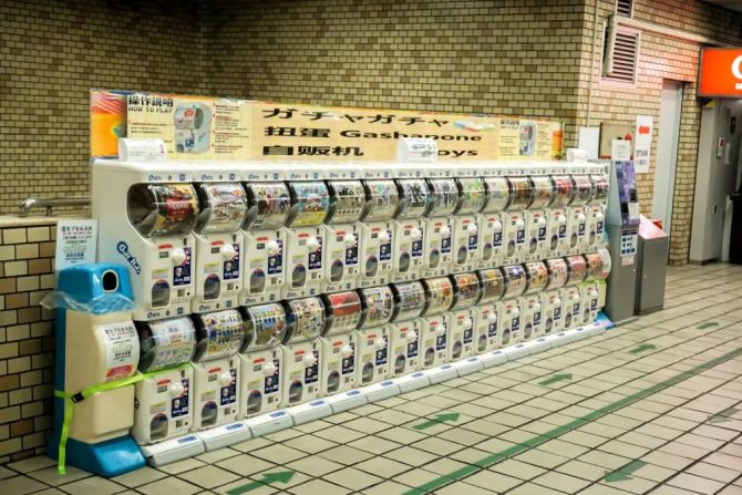 新知达人, 搞促销、割韭菜，谁玩“坏”了盲盒生意？