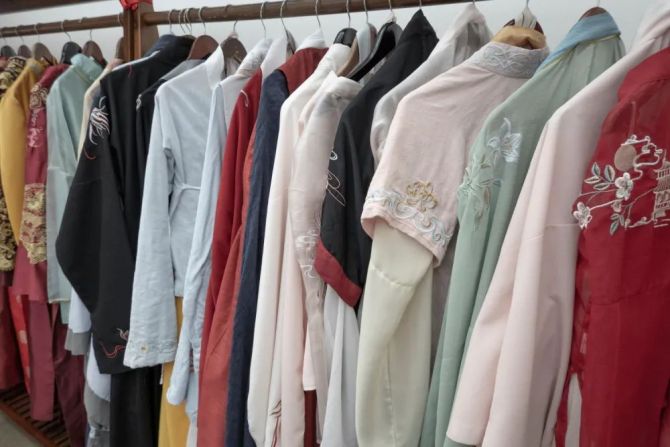 新知达人, 谁在拼多多上卖汉服？