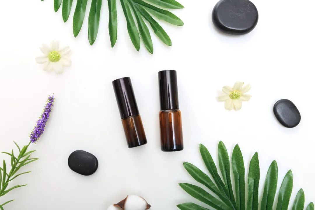 年亏50亿，想打败欧莱雅的日化第一股退市了