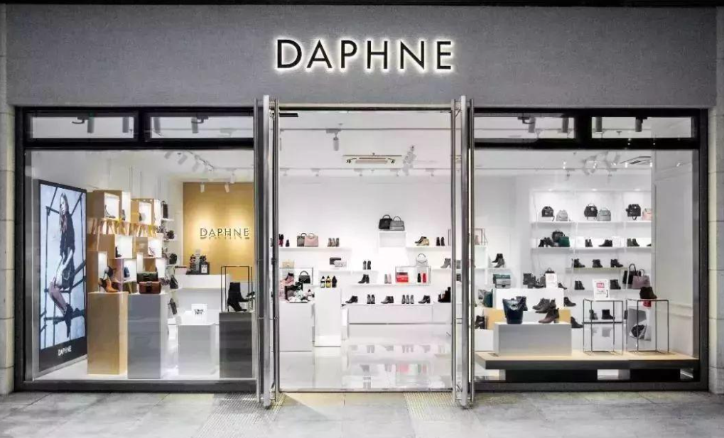 市值蒸发上百亿，门店关掉6000多家，一代“鞋王”就此没落？