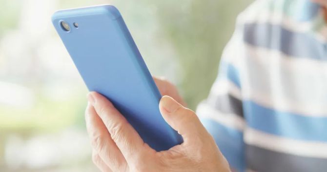 新知达人, 被抛弃，被收割？老年人“上网”有多难？