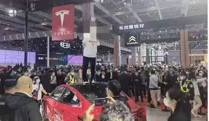 新知达人, 特斯拉4月销量大跌，却与“刹车门”无关？