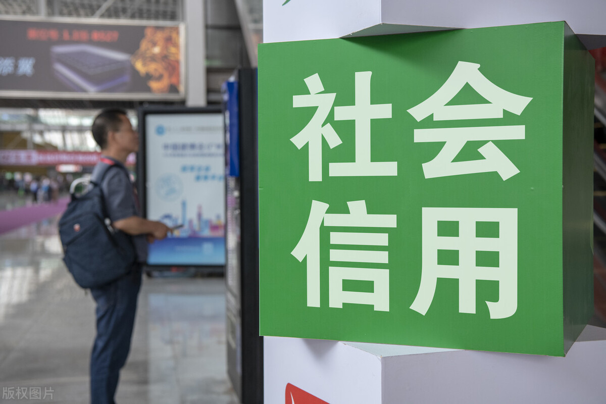 消费金融加重了老百姓的债务负担,还是帮助大家提高了生活水平?