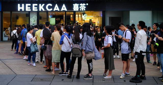 有人上市，有人下乡，火爆的奶茶赛道急需冷思考